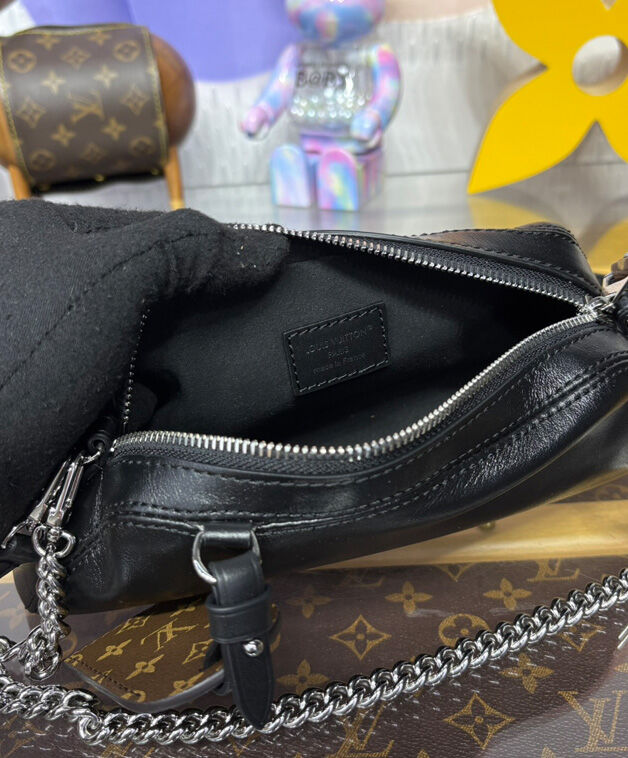 Louis Vuitton Pochette Vibe M14544 Black